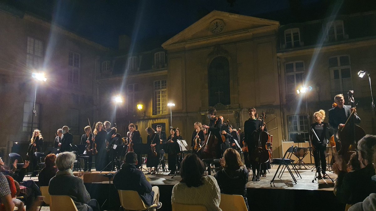 helene_mahln's tweet photo. Bravo @orchambreparis pour cette 2nde soirée magnifique ! Programme #Haydn
📷 @helene_mahln
#orchestredechambredeparis #haydn
#deborahnemtanu #violin #direction #benoitgrenet #cello #ilyesboufaddenadloff #oboe #fanymaselli #bassoon
#classicalmusic #musiqueclassique #concert https://t.co/WqeqVZU1Me