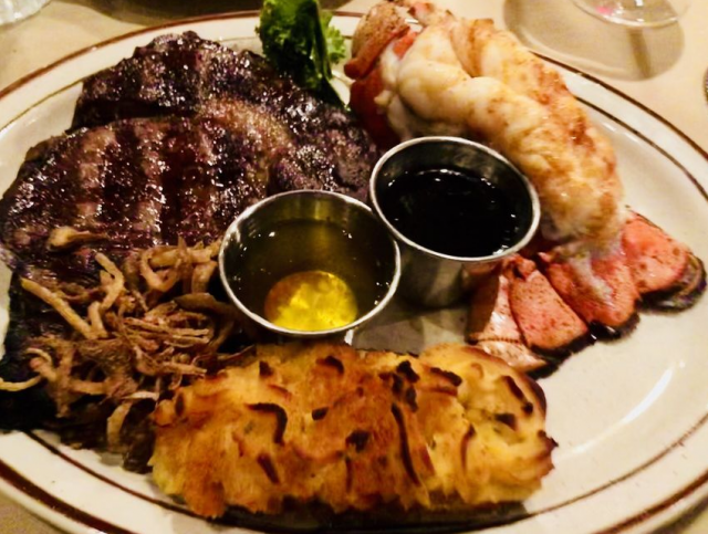Steak38Cafe's tweet photo. ⭐ Let's Talk Dinner:
What would you recommend to someone visiting us for the first time?
-
Call for reservations! We're open from 4PM - 10PM MON-WED!
.
.
.
#Steak38 #CherryHillNJ #NJEats #EatsOfNJ #NewJersey #Steakhouse #Steaks #Foodie #NewJerseyFoodie #SteakGoals #SteakDinner https://t.co/3altQDKxd0
