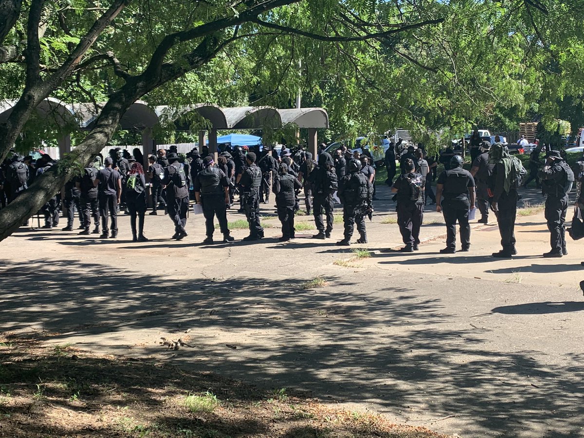 Closer look at NFAC group a couple of blocks from Churchill. Probably about 200 people, best guess. Most armed.  @WDRBNews