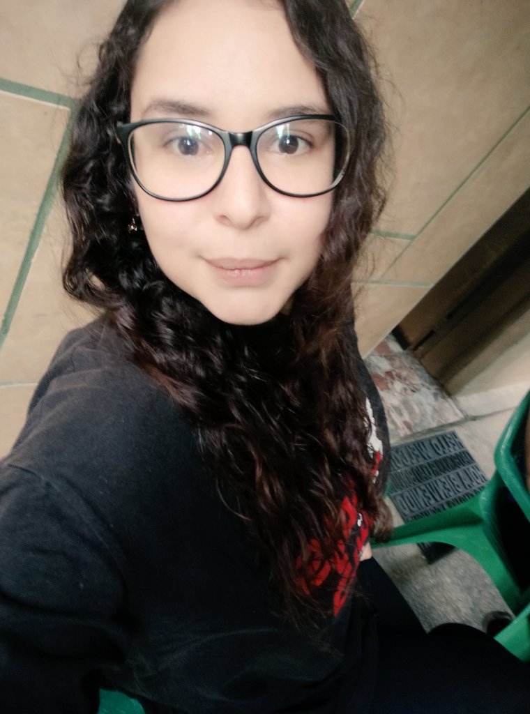 KPoketrainer's tweet photo. Weekend is here and I still have lot of work to do for Monday🥴.. But here I'm.. taking a break 😂 #Notfilter #notmakeup #keepitnatural https://t.co/5yY3RnGRJk