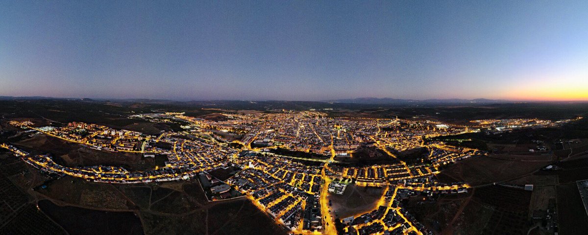 alvarobruque's tweet image. Linares al anochecer 🚁📸
