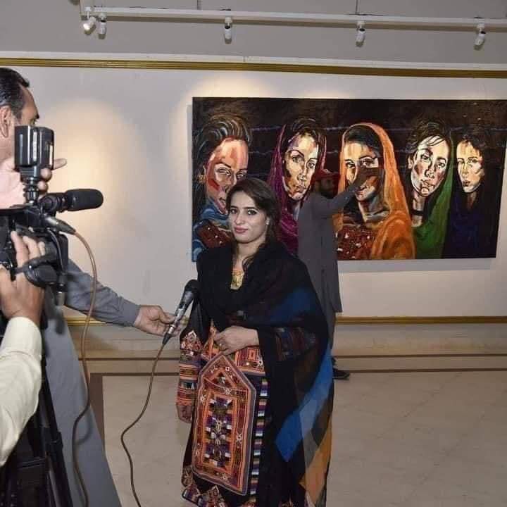 ShahidNazirPPP's tweet photo. ایک اور بلوچستان کا فرد “نامعلوم افراد” کی فائرنگ کا نشانہ بن چلا😥
بلوچستان سے مجال ہے کوئ آئین پسند وکیل کوئ نابکنے والا صحافی کوئ تعلیم یافتہ نوجوان بچ پائے۔۔۔

بلوچستان کی خاتون صحافی شاہینہ شاہین نامعلوم افراد کی فائرنگ سے شہید https://t.co/5bS8JPwbvY