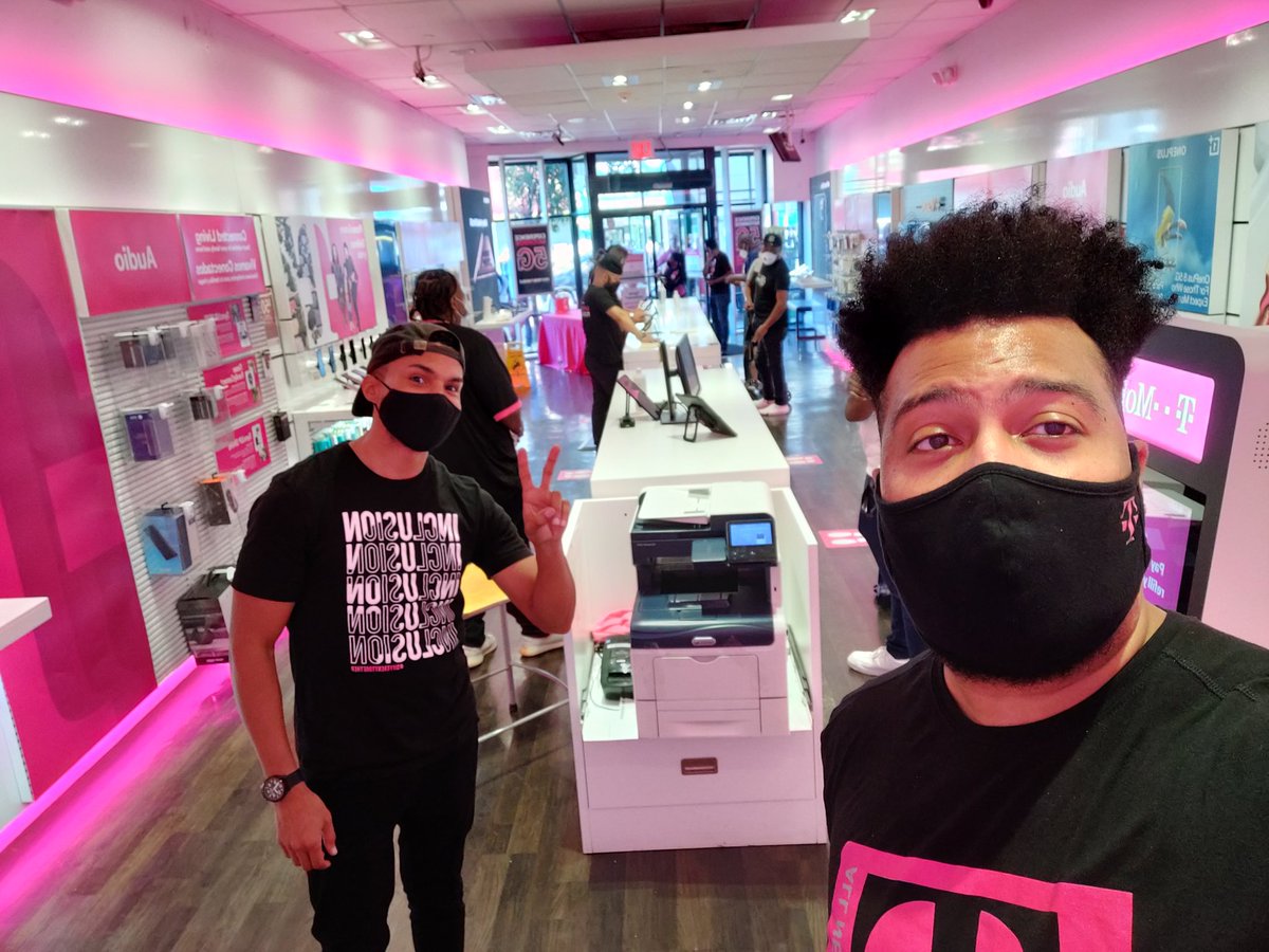 Saturday Visits w the Incomparable Team 151st!! Amazing things coming from this team, stay tuned!! #TheBronxSouthWay @SimeonBookerIV