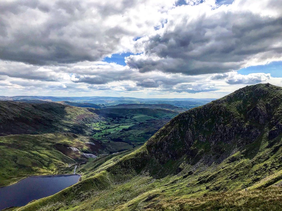 DJSibbald's tweet photo. Looking back to a cracking BH Monday spent on the Kentmere Round. 22km, 8 Wainwrightβs, 1169m ascent.
#wainwrights #LakeDistrict #kentmere #hiking #Cumbria #Haweswater #smallwater #hikingadventures #decentstats https://t.co/yVeD7F6y6j