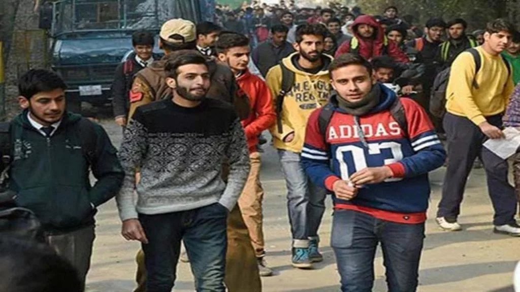 With the collapsing terror groups & govt pushing development projects at an unprecedented pace,  #Kashmir is well poised to usher into the era of  #peace  #development & # prosperity. All that's required is a push in the right direction.(11/11)