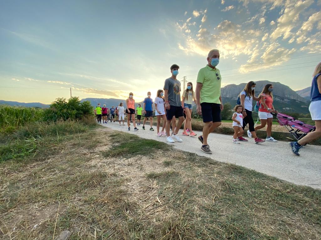 RadioSeu's tweet photo. Èxit de participació a la caminada solidària a #Oliana en suport a 'Coruxo-Móvese', un dels projectes en els quals treballa la @Fundació Isidre Esteve. L'acció ha comptat amb la participació del grup olianès de percussó @BatoKatu. (Fotos: Kto Produccions/Anabel Pargaña) https://t.co/SbKAZEwx1g