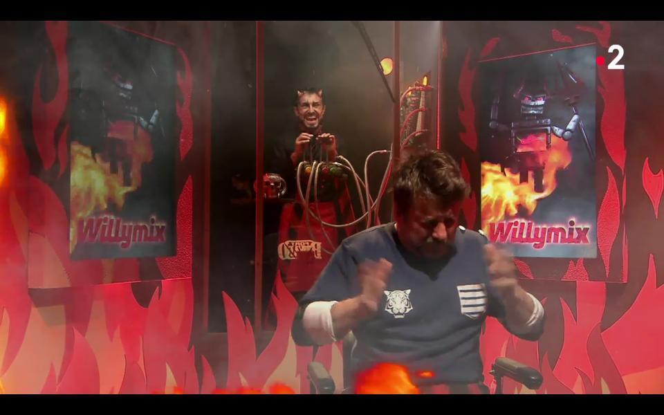 lenadu11000's tweet photo. Quel courage a eu @BrunoGUILLONOff de manger un piment 🌶notée 7/10 chez #willymix @Willy_Rovelli. Bravo à toi Bruno 👏. #FortBoyard https://t.co/1bSG4cdGrK