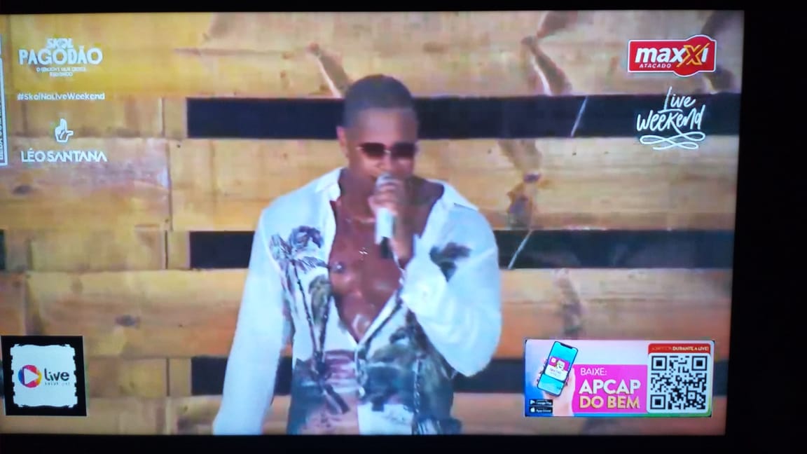 voce_sp's tweet image. Ai vêem  @leosantana  e canta crise de saudade  nao dou conta 

#LiveWeekend