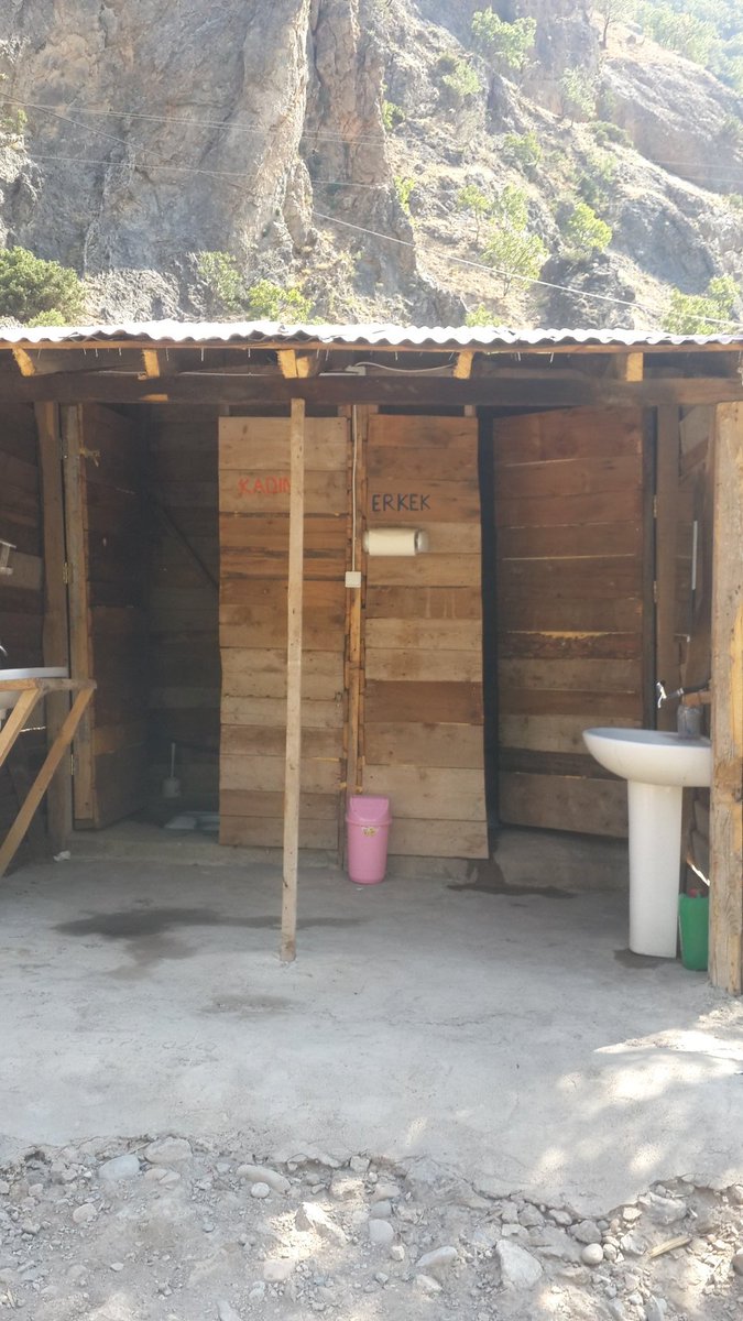 Tunceli Erzincan yolunda SOBE restorant lavbolarındaki bu güzel görüntüyü sizlerle paylaşmak istedim personelin nazik davranışı ve müşteri ilgisinide yazmadan edemeyeceğim yolu düşenlerin mutlaka uğraması gereken bir yer #SOBERESTORANT