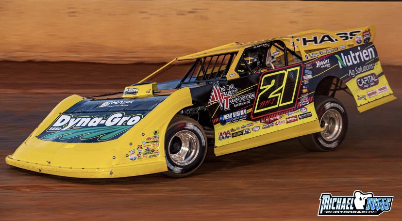 21BMJ's tweet photo. We ran second last night at Ponderosa! @lucasdirt Thank you to all of our great sponsors!  We are at PRP tonight 🏁 @bragg_tyler @JonathonRamey @chasehutter https://t.co/vprYLMUDFm