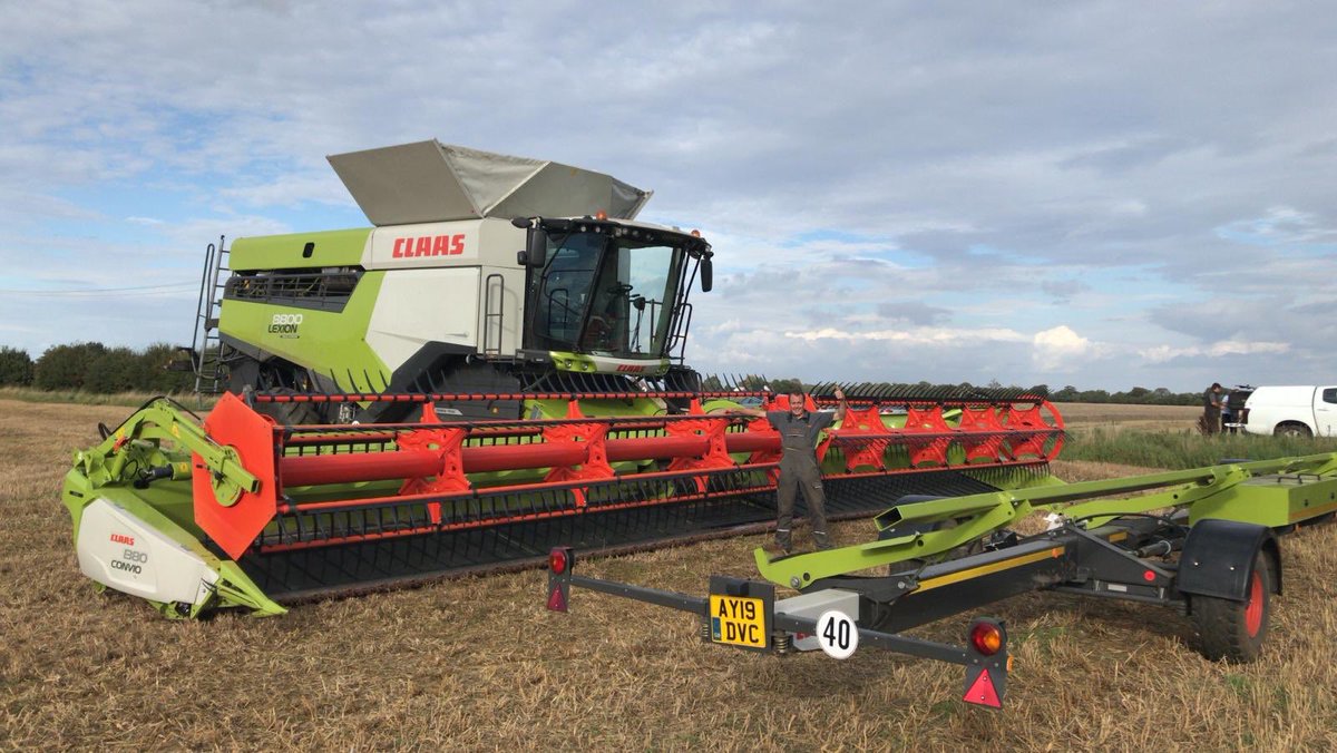 ClaasMac's tweet photo. Claas Lexion 8800 with Convio 1380 awesome... https://t.co/ci1SxUMTRS
