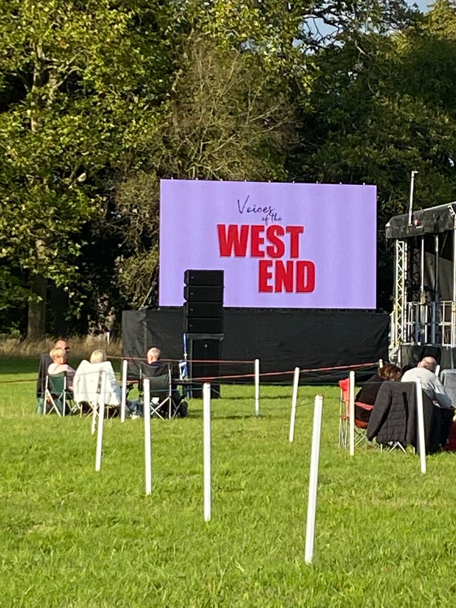 sallyjones's tweet photo. Fantastic night watching #VoicesOfTheWestEnd At Broadlands. Even played my fave from Blood Brothers. #musicals #missthetheatre https://t.co/GWnyzhn1Yt