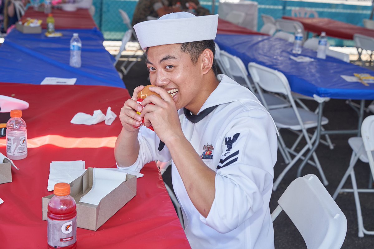 Bob Hope USO tweet media