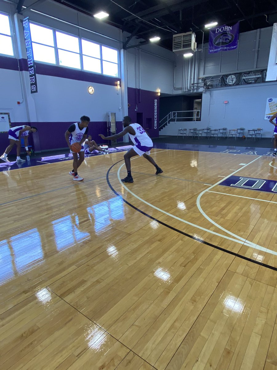 DohnPrepBball's tweet photo. Practice #1 Team Motto: #chasingscholarships Core Value: Appreciation #Workhard #worksmart #workconsistent @dohnprepbball @brian_strayhorn @urielcains @CoachSammyV #dohnprepbasketball https://t.co/0xIN7K8zbV