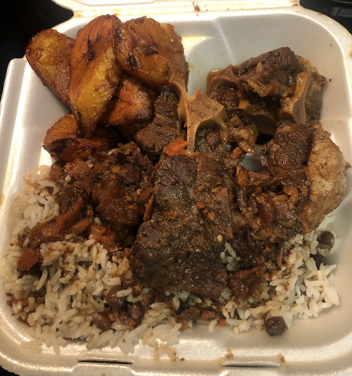 TaReefKnockOut's tweet photo. Yardie’s Caribbean Ox Tails 🇯🇲

#TaReefTakeOut | #BlackOwned https://t.co/CRy487js8R