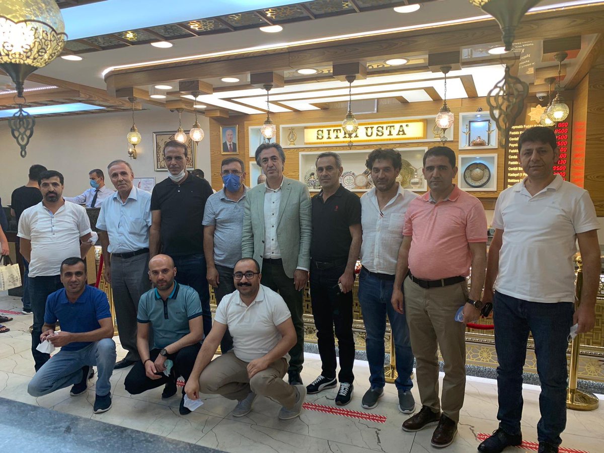 ankarabinyar's tweet photo. Yoğun bir gündem etrafnda yönetim kurulu toplantımızı gerçekleştirdik. Sonucunun üniv. öğrencilerimiz, üyelerimiz ve hemşehrilerimiz için hayırlara vesile olmasnı dileriz

 Bu toplantımıza yaptıkları cömert ev sahipliğinden ötürü Yön.Kur.Bşk.Yrd. Sn.@Suleyman_021 Bey’e tşk. ederz https://t.co/g0EYQVhgfj