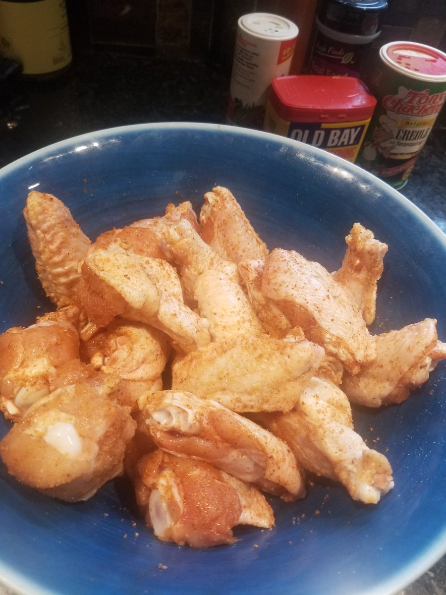 LaticiaD's tweet image. Got a #visitor coming today...
Making #Wangs