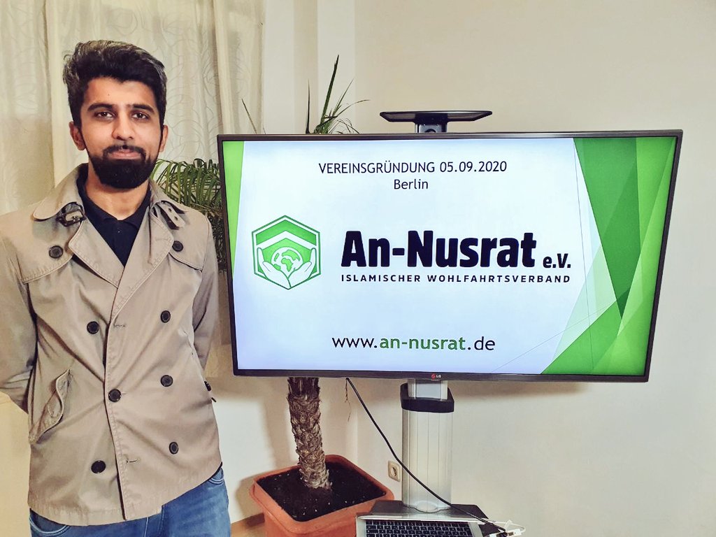 AnNusratBERLIN's tweet photo. Vorstandsvostitzender Iftikhar Ahmed: "Im #Islam geht es hauptsächlich darum, Gott und den Menschen zu dienen. Durch den Wohlfahrtsverband eröffnet sich uns ein sehr schöner Weg den Dienst an der gesamten Menschheit zu erbringen" https://t.co/OyuIXwchbZ