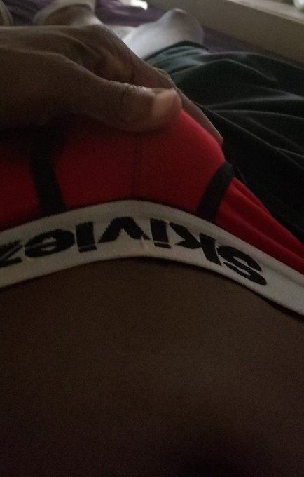 Dre - I got some content I forgot about. So I need to edit.. But I'm around and have plenty cams to give a show... Haven't bust all day smh https://t.co/PjKAlDEaYb