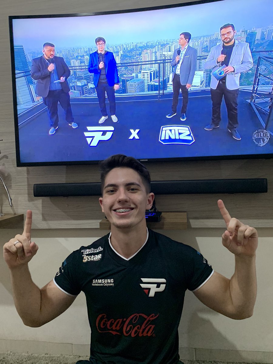 LUC4SFMI's tweet photo. Essa camisa tem história ❤️ #GOpaiN #CBLoL @lolesportsbr @paiNGamingBR https://t.co/2boylp28I5