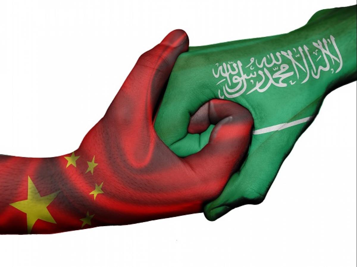Dr_EssamAsiri's tweet photo. @AmbChenWeiQing @BadrFAlSaud @MOCSaudi @ksaembassyCHINA I #love all #Chinese #visual_art s and folk designs, I hope to study Chinese people's #visual_culture deeply, and make #friendship with the great Chinese artists to link our relations more stronger.
🇸🇦 ❤️ 🇨🇳 https://t.co/o7ZNb6I2WN