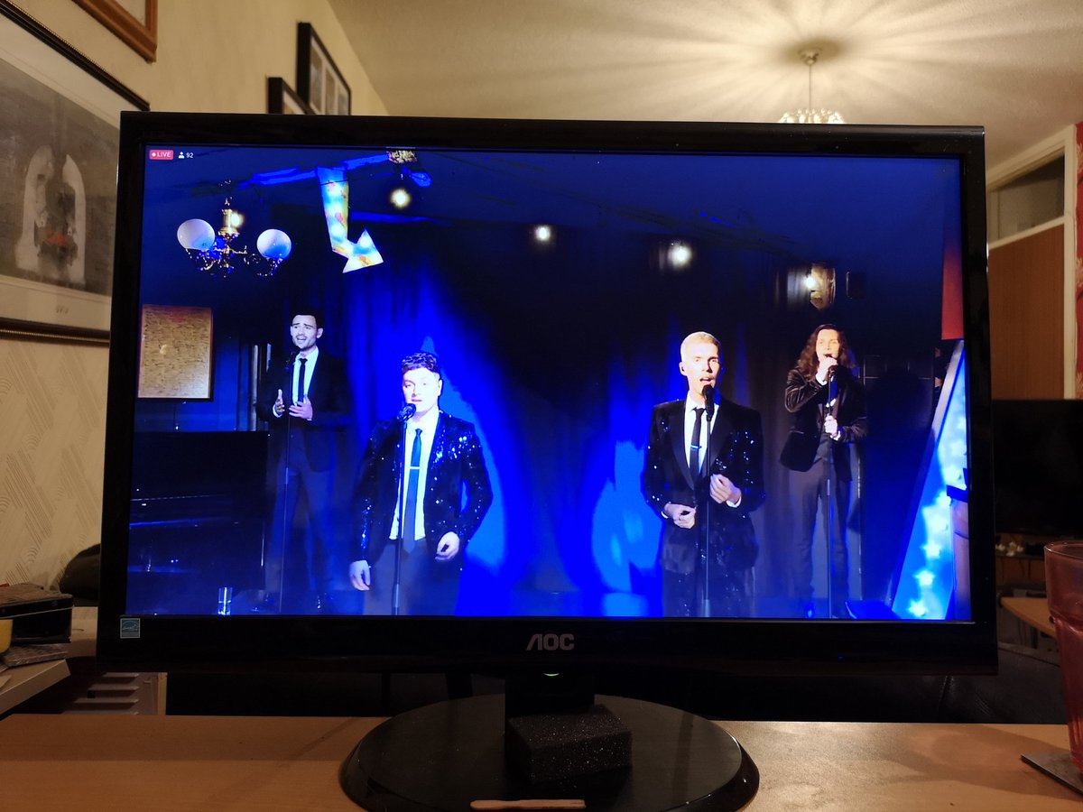 Caz11red's tweet photo. That was fantastic amazing beautiful.  Thank you @Collabro
and @LJProds 

 #CollabroAtThePhoenix 

⭐ @JamieCollabro
⭐ @MattCollabro 
⭐ @MichaelCollabro
⭐ @ThomasCollabro https://t.co/GxcOu3hOnX