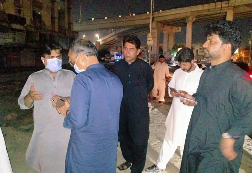 Muhamma17547819's tweet photo. Late night visit of Nagan Chowrangi and Yousaf Goth along with President PPP Karachi @SaeedGhani1 , Minister LG @SyedNasirHShah , President Distt West @Liaquataskani1 and Coordinator to Minister LG @Tarikkhattak regarding tomorrow's visit of Chairman PPP @BBhuttoZardari . https://t.co/n3kDOqYWRX