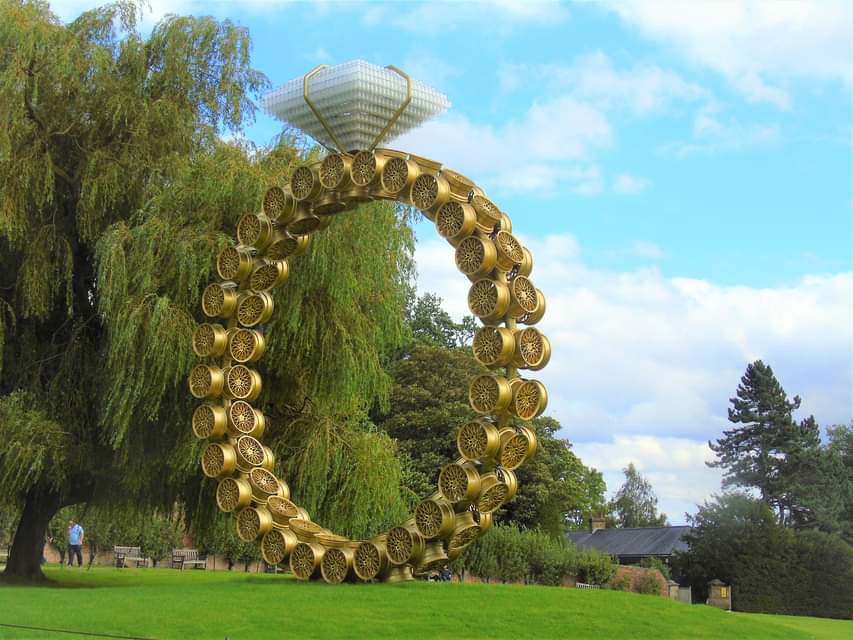 AlexCraven7's tweet photo. If anyone fancies a nice day out I highly recommend @YSPsculpture 📸 https://t.co/TVuaybI6xQ