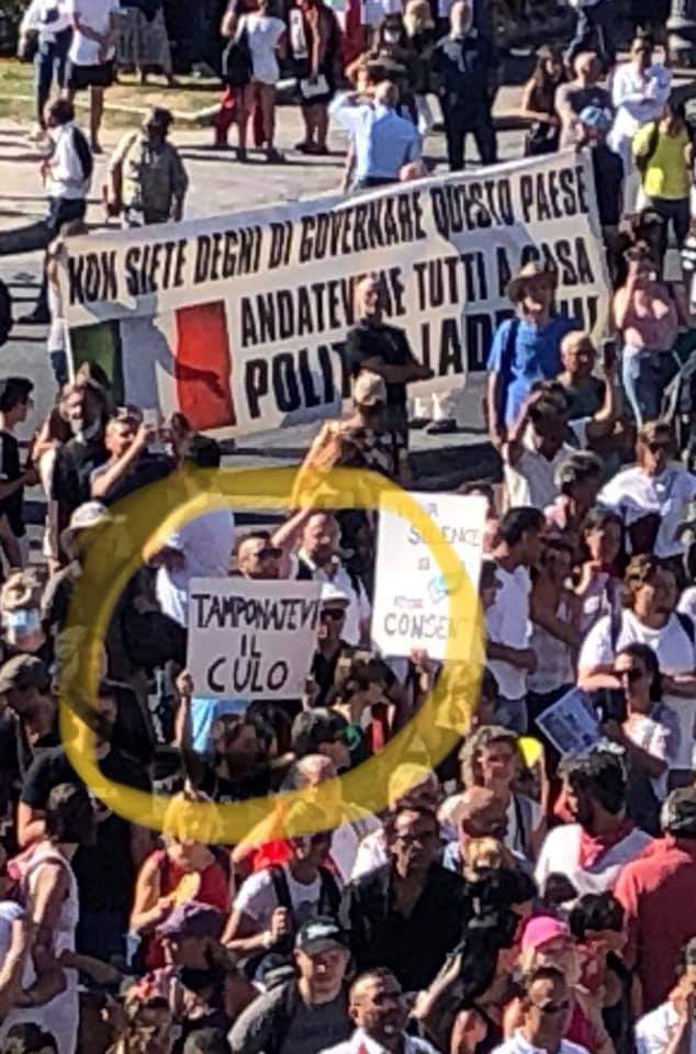 anikeatable's tweet photo. Negazionisti aka "fallimento del sistema scolastico" o meglio, a scuola non ci sono mai stati.

Io avrei vietato questa manifestazione, dovevano multare le persone presenti come giusto sia e negare dall'inizio un tale ammasso di gente che ha sputato su 30000 e passa morti. https://t.co/ogCLjoYuiM