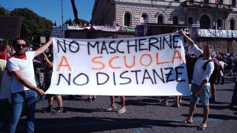anikeatable's tweet photo. Negazionisti aka "fallimento del sistema scolastico" o meglio, a scuola non ci sono mai stati.

Io avrei vietato questa manifestazione, dovevano multare le persone presenti come giusto sia e negare dall'inizio un tale ammasso di gente che ha sputato su 30000 e passa morti. https://t.co/ogCLjoYuiM