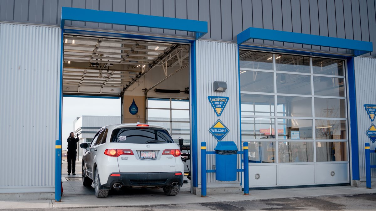 mrlube's tweet photo. We understand September is a busy month for many of you, so we are here to make your life easier when it comes to your vehicle. Stop by any Mr. Lube location, no appointment needed, and you can even stay in your car for the whole service! 🙌  #StayInYourCarService https://t.co/cLOSnFSPvz