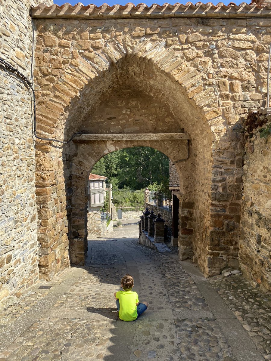 Pedro_Marina's tweet photo. La última antes del cole... #excursionesdeverano #soriamagica #repitiendoydescubriendo #rutadelasicnitas #bretun #yanguas #magaña https://t.co/qM5KJRPQb6