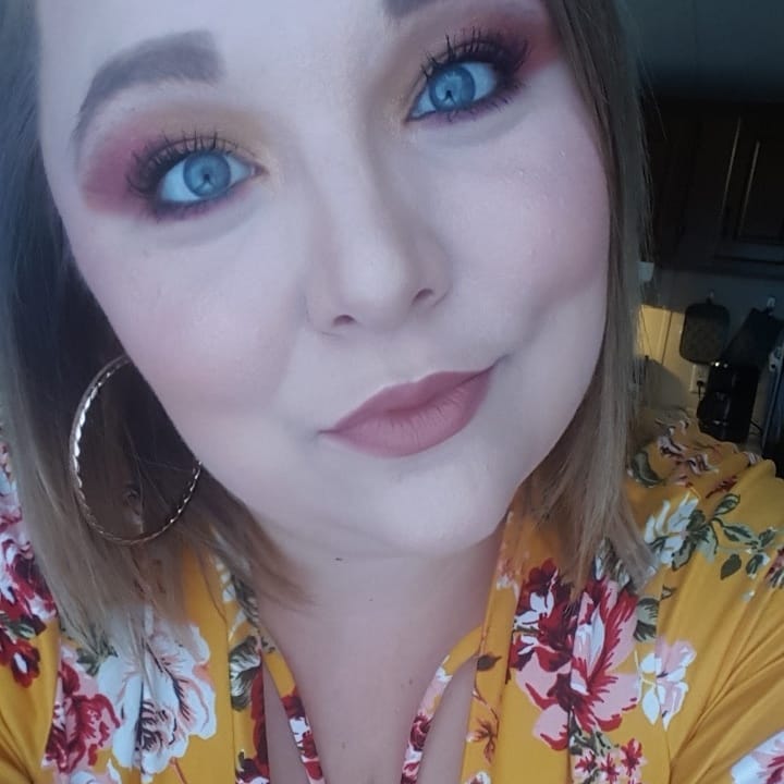 Michell12896406's tweet photo. Fall Inspired 
#autumn #makeup #BlueEyes #farmasi #beautyinfluencer #inspiredbymyshirt #yellow #brown #burgundy #mattelips https://t.co/DBJysjIzpl