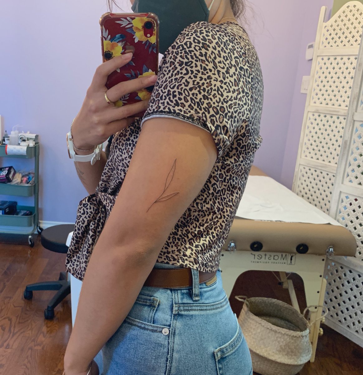 isabeees's tweet photo. got some tiny tats today!!! 🌱 ☀️ #tinytat https://t.co/d1fo8kBWQA