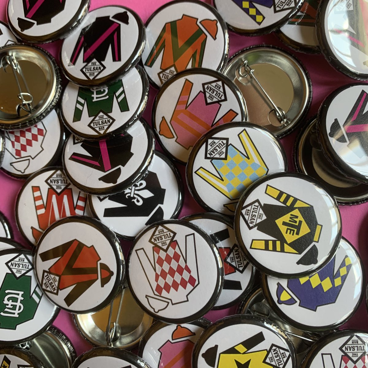 UmbrellaButton's tweet photo. 2020 Kentucky Derby Buttons @TheTulsanBar https://t.co/2lMKzRztGt
