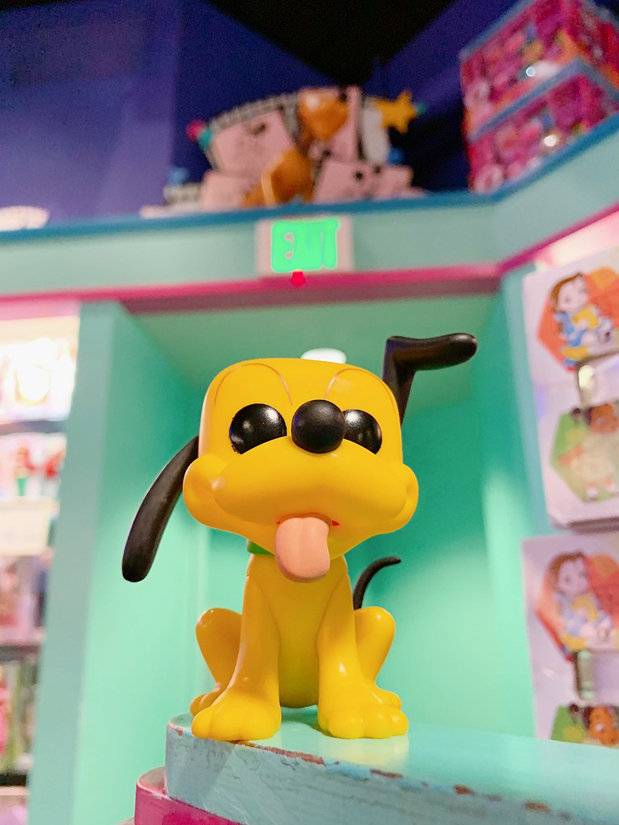SICK0FMARSH's tweet photo. Happy 90th Birthday Pluto!
🎉
I took him with me on my trip to my local Disney Store today!
💚
🐾
💛
@funko @shopdisney @DisneyAnimation @disney #Pluto90 #HappyBirthdayPluto https://t.co/KU7iec07ui