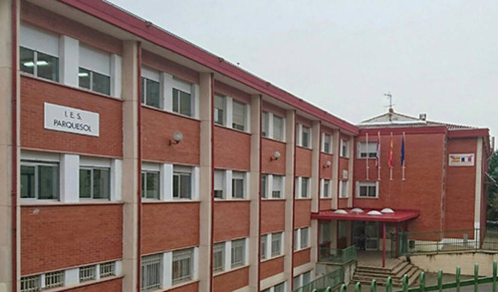 TribunaVa's tweet image. 😮 El IES Parquesol reconoce en su propio protocolo que tendrá que abrir sin las medidas sanitarias necesarias bit.ly/3i2Zbn5