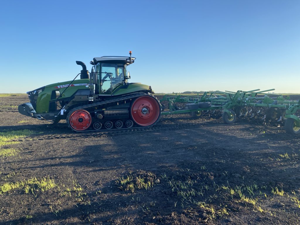 YaggieJeff's tweet photo. Had a good day demoing the first Fendt 1167 tractor in North America.. might even compare to the 1984 1400 Steiger. Thanks Ziegler @Fendt_NA #Steiger #unstoppablepower https://t.co/zkEWbUIs6A
