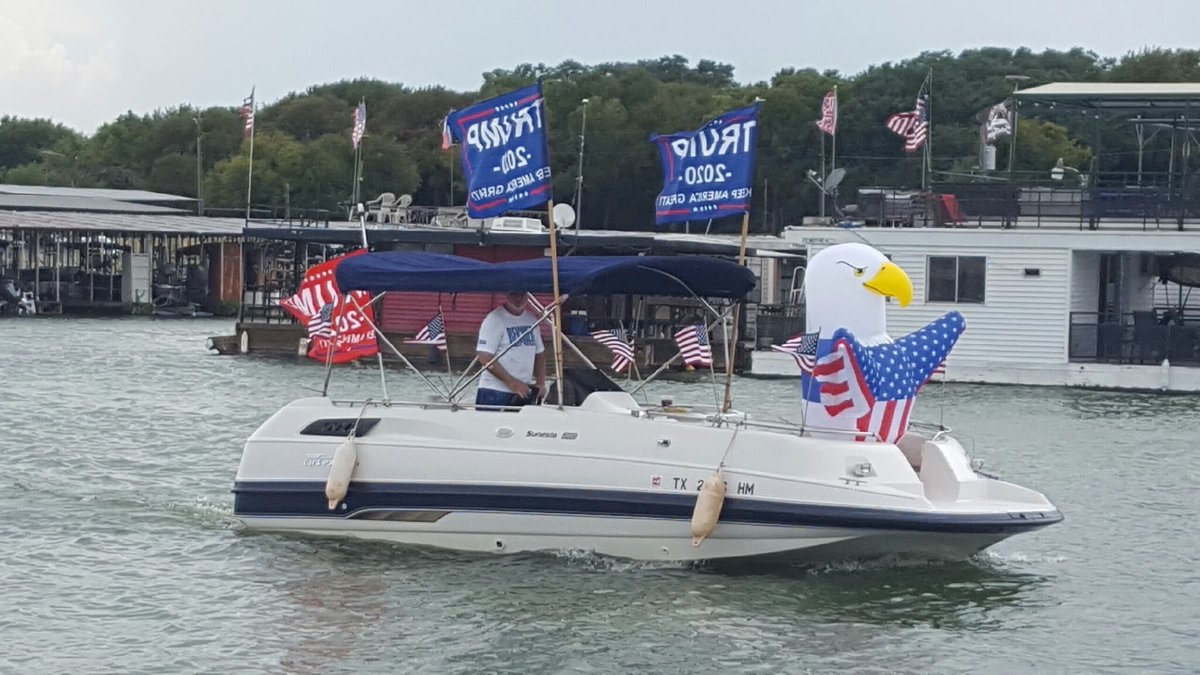 25NewsKXXV's tweet photo. A "Trump Boat Parade" took place today at Lake Waco in support of President Donald Trump. 

📷Carol Clark https://t.co/uvnXof3LVK