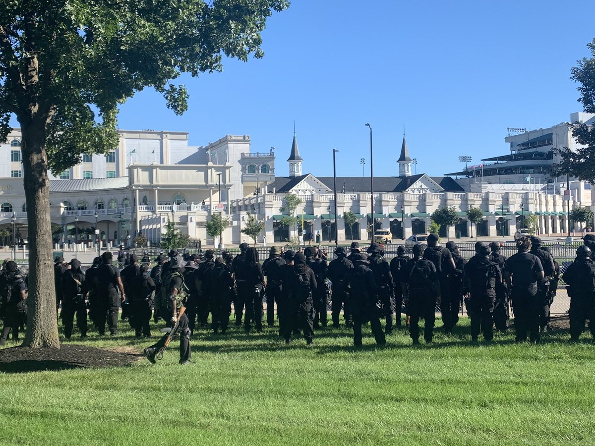 NFAC formation now directly in front of twin spires of Churchill.  @WDRBNews