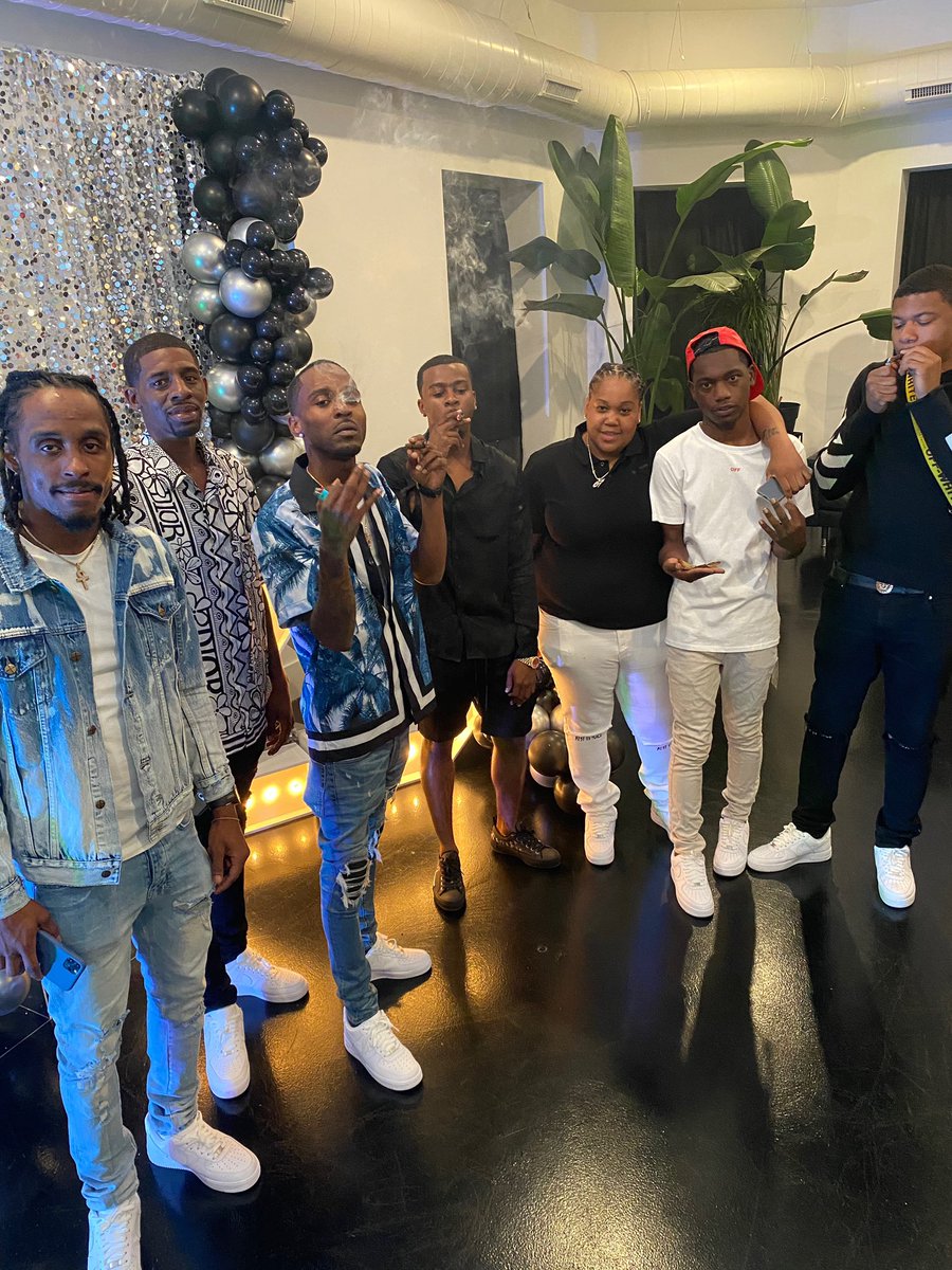 AllTrapNoPlay's tweet photo. #Trapcity #CWBAS #ZW #RB https://t.co/Vhz93cojTF