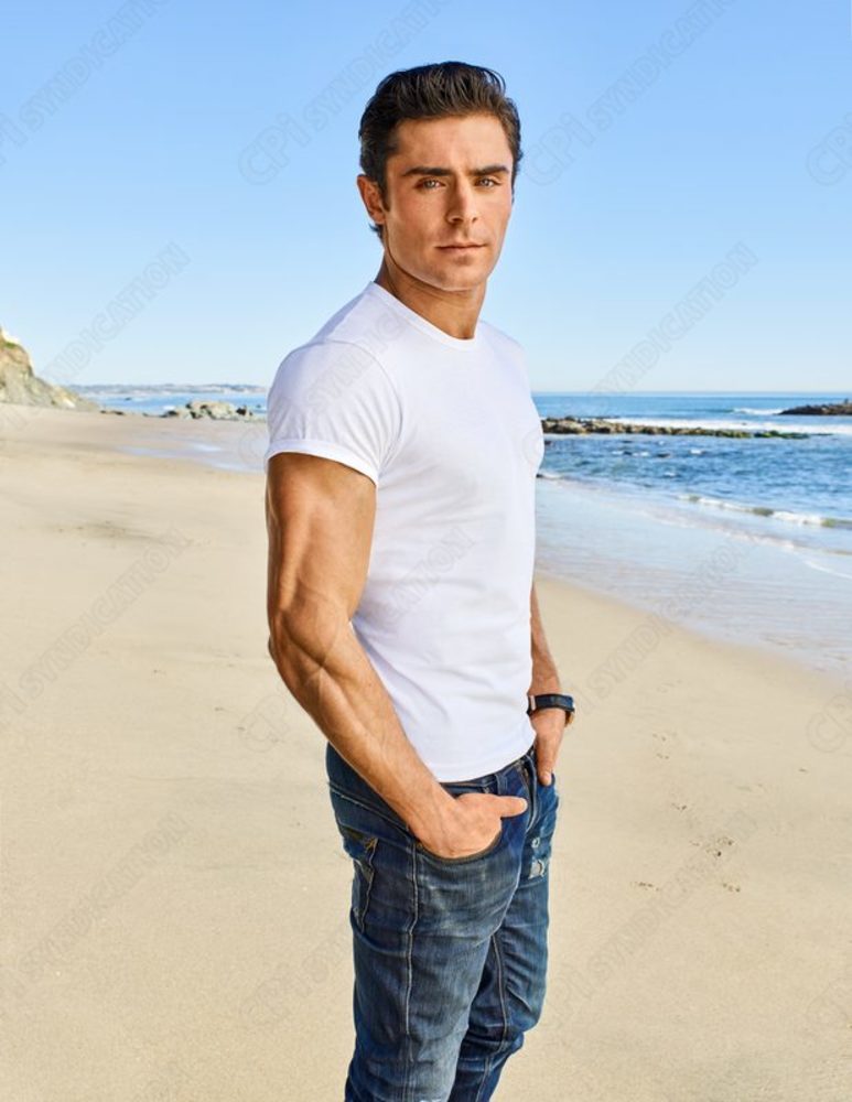 EfronWorldRu's tweet photo. Some new pics from Zac Efron - Men's Fitness/2016 photographed by Jeff Lipsky  https://t.co/u7MOG5O24I https://t.co/m9a8Bq4IzL