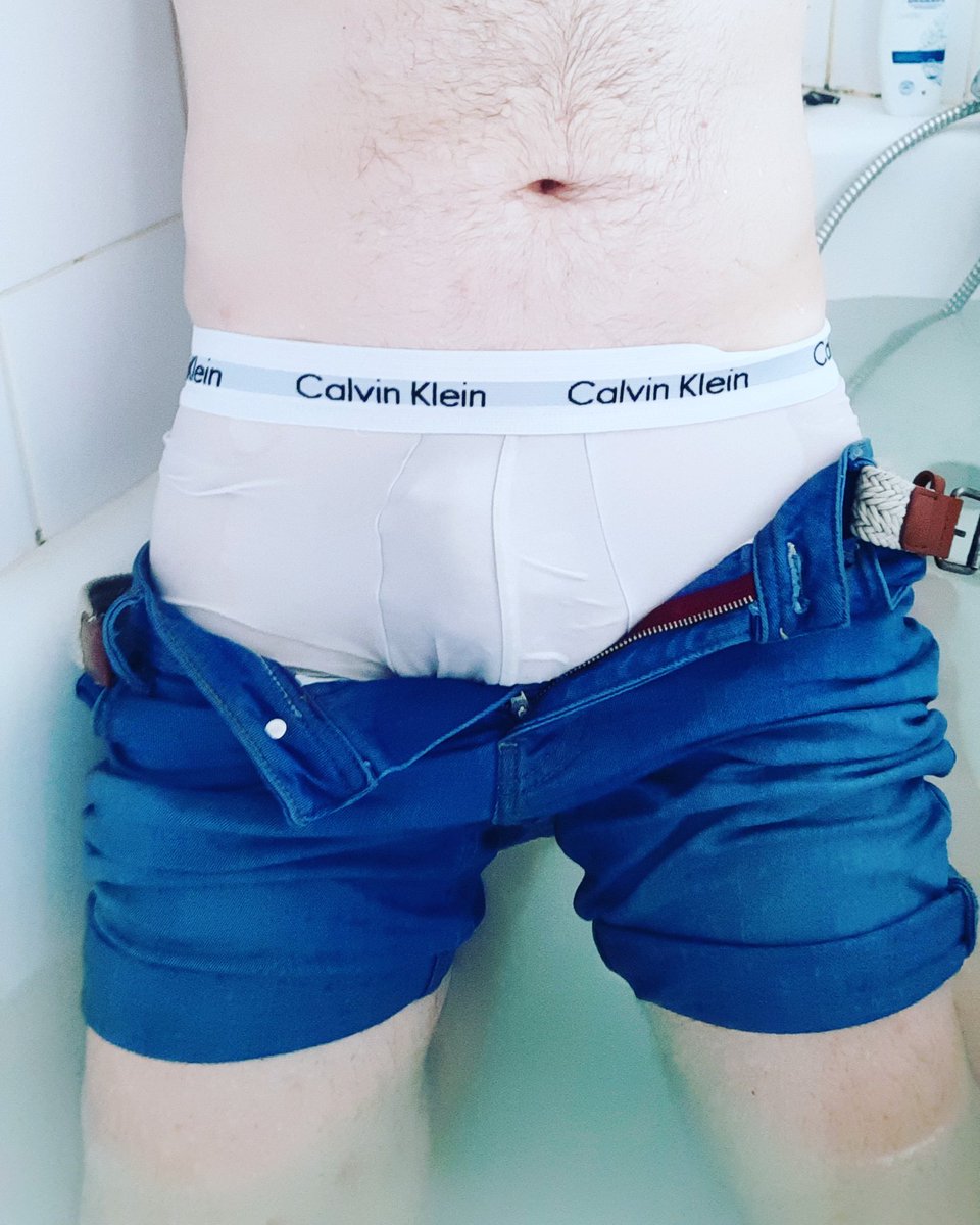 tomsauwer's tweet photo. Pour les jaloux qui critiquent mes fans de #wetshow #wetclothes #wetjeans #wetshirt ..:
Oui le #fetichisme des #vêtements #mouillés est un #art, le but étant de faire ressortir les formes du corps, un contenu toujours #érotiques et qui a son public sur #cam4 et plus encore ! https://t.co/B1xgerHzkw