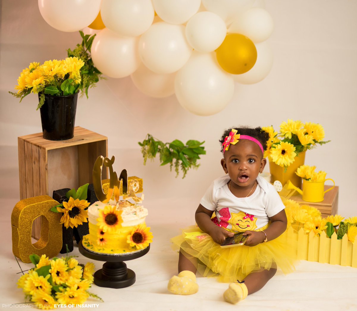 theapriltaurus's tweet photo. Sunflower themed smash cake for the sunshine baby💛💛 🌻6 inch 3 layer soft and fluffy vanilla cake with ombré American buttercream frosting😋 #birthday #smashcake #oneyearold #baby #sunflower #theapriltaurus #abujabaker #abujacakes https://t.co/0kwHl0WsiR