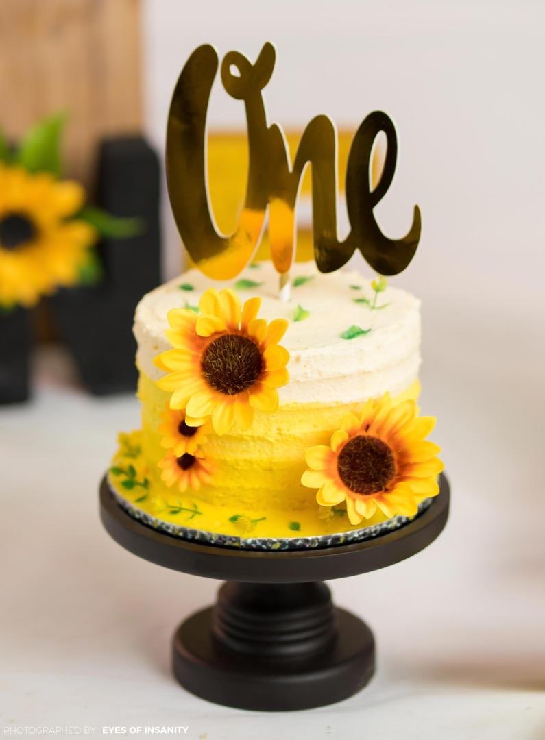 theapriltaurus's tweet photo. Sunflower themed smash cake for the sunshine baby💛💛 🌻6 inch 3 layer soft and fluffy vanilla cake with ombré American buttercream frosting😋 #birthday #smashcake #oneyearold #baby #sunflower #theapriltaurus #abujabaker #abujacakes https://t.co/0kwHl0WsiR