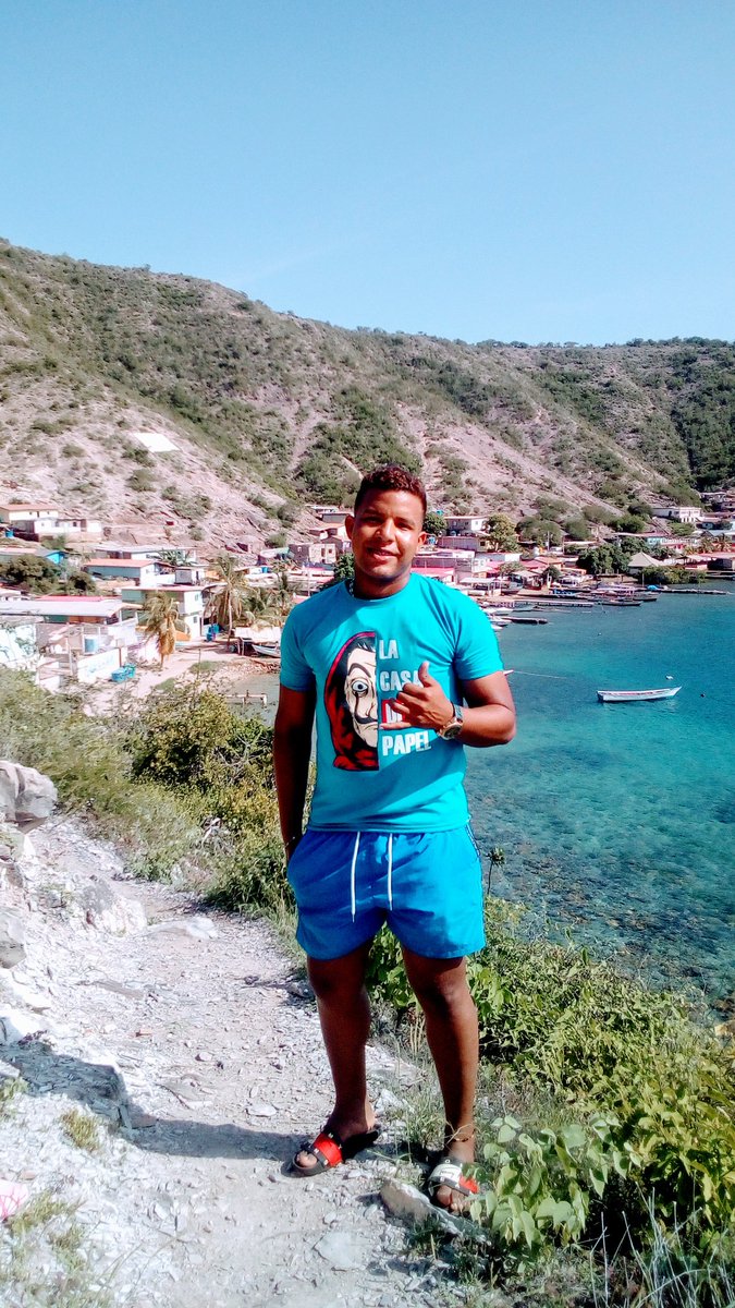 tukairovv's tweet photo. Disfrutando de la vista https://t.co/WL4n0bQsCy