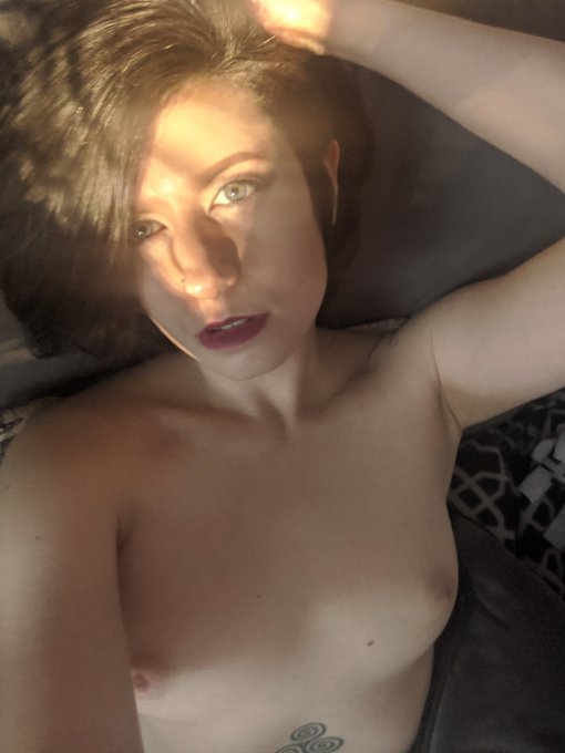 Hope you're all having a good Saturday &hearts;️ https://t.co/EWgOIllG2K<a href="/tag/treatyourself"class="tags"><span>#treatyourself</span></a><a href="/tag/apclips"class="tags"><span>#apclips</span></a>