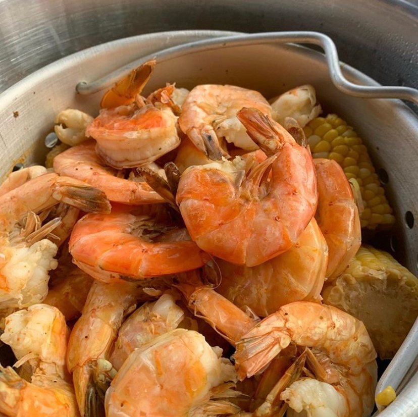 It's the weekend and you know the vibes: boiling seafood with LoCo! Doesn't get any better than this! l8r.it/TdKa | #LoCoCookers