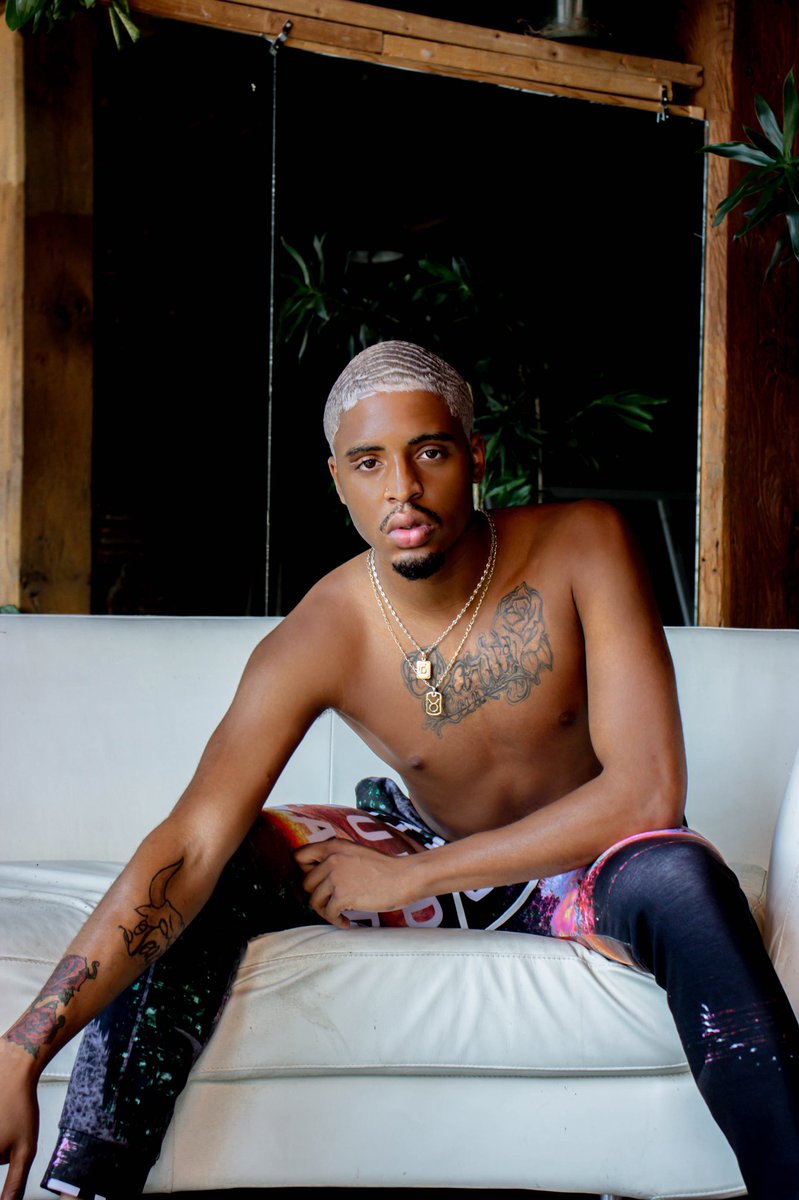 honnetebas's tweet image. Shot @fexualseelings_ for @honnetebas 
#EESS CAPSULE COLLECTION available for preorder now through 09.09.2020- SHOP NOW 
honnetebas.com
#HONNETEBAS