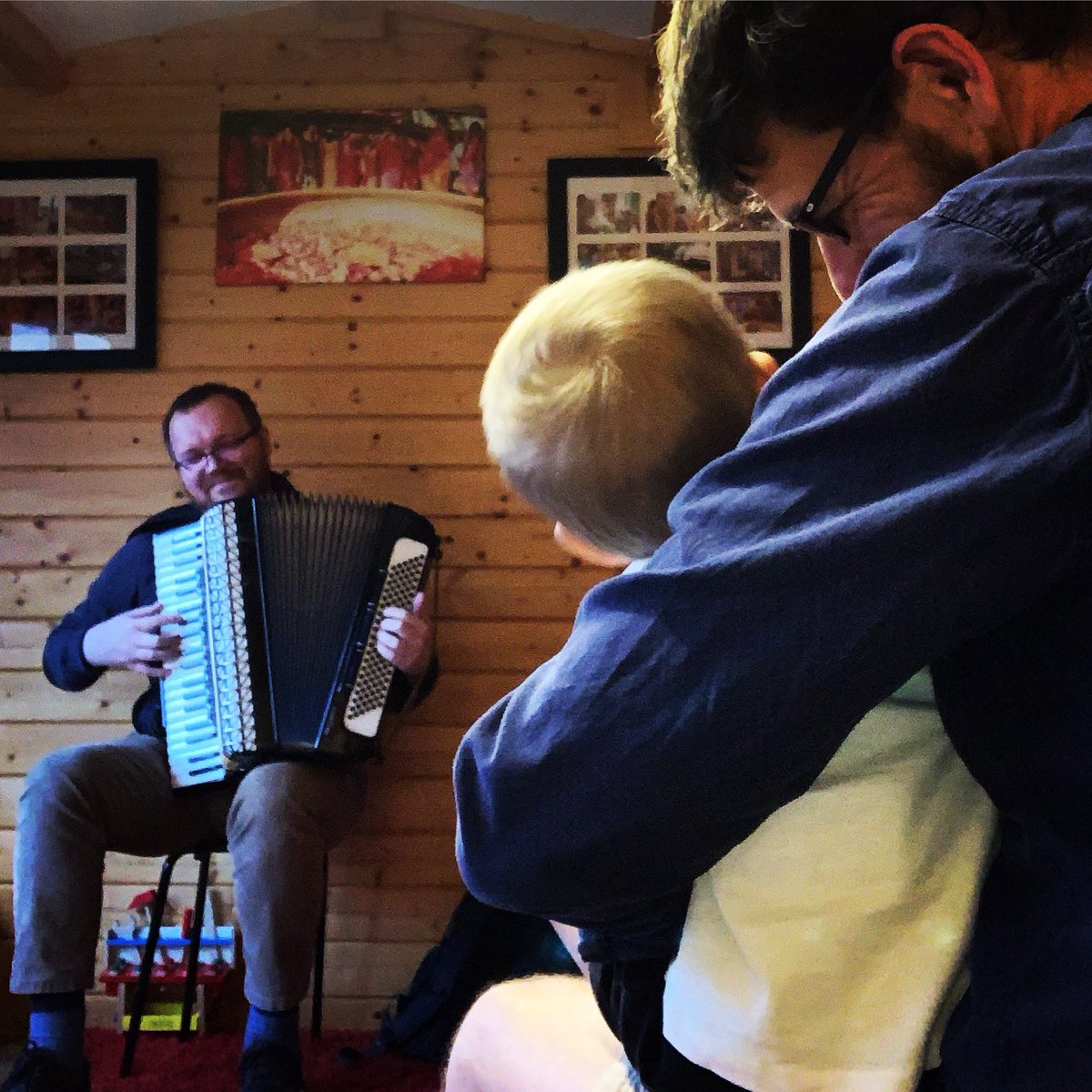 Today we had a special and very well behaved guest listening to our whole rehearsal! ❤️😍🥰

We are preparing an online concert for <a href="/gwylwerin/">Gwylwerin</a> ! Stay tuned! 🤗🎶📡🔊

#specialguest #folk #trad